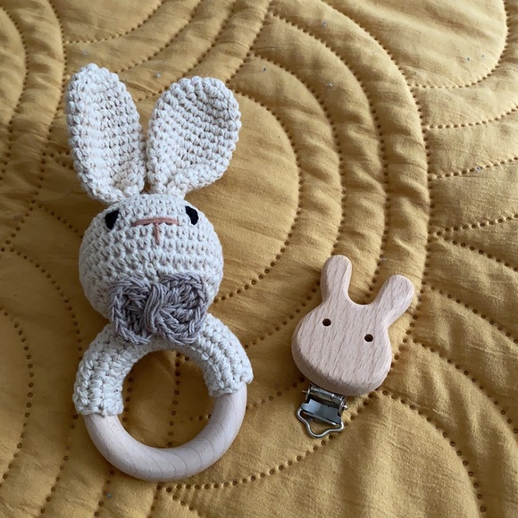 New-Bunny Rattle & Pacifier Clip - Picture 2 of 4
